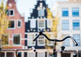 Amsterdam canal blur parked bikes Koen Smilde.jpg